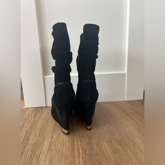 LOUIS VUITTON Ladies Black suede wedge boots. - Picture 6 of 13